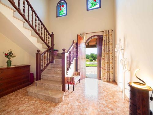 Villa Avrelia Spacious 4-bedroom country house with private saltwater pool, gym, large private garde in Algaida