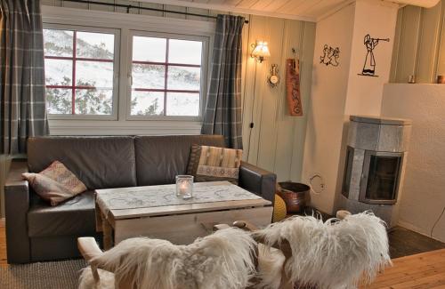 2 bedrooms, 5 beds