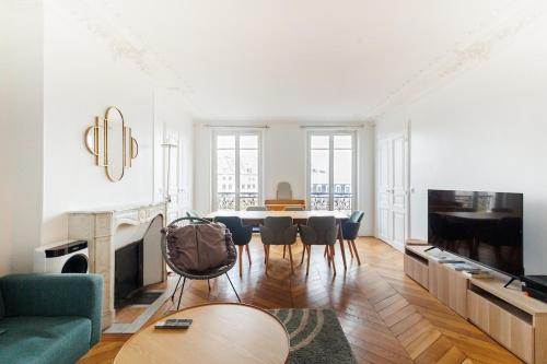 Large 4 bedroom apartment near Bastille