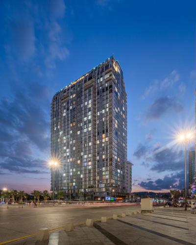 Luxury 3BR 4BA Penthouse Oceanfront Pool & Sauna Vung Tau - image 3