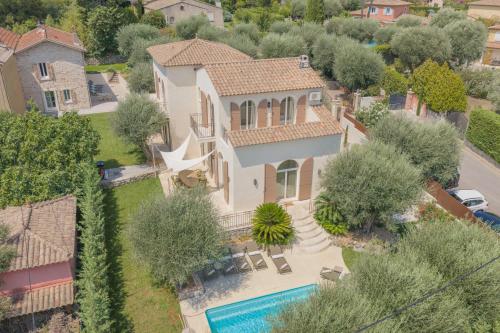Private Villa with Pool for 10 Guests in Cannes-Mougins
