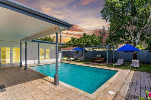 Ventur Oasis Cozy Hollywood Private Pool Retreat in Emerald Hills
