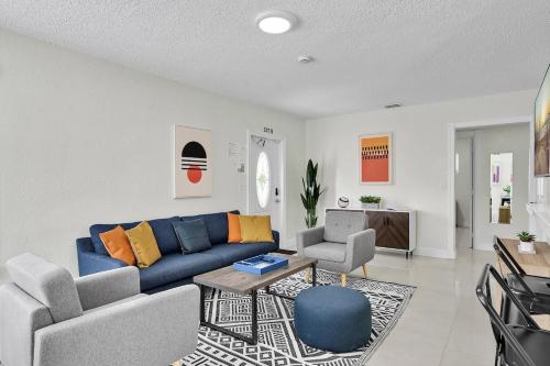Ventur Oasis Cozy Hollywood Private Pool Retreat in Emerald Hills