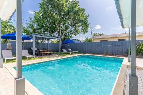 Ventur Oasis Cozy Hollywood Private Pool Retreat in Emerald Hills