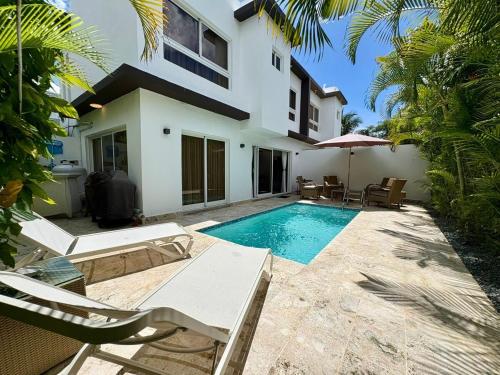 Metro Country Villa with BBQ and private pool in Juan Dolio for 6 in Juan Dolio Town Center