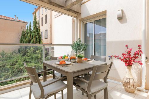 Upstays 1 bedroom apartment 40m2 terrace AC