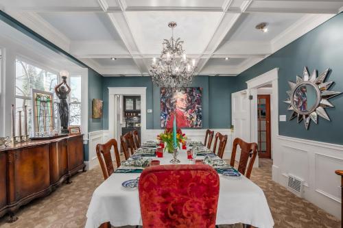 Hotels Near Kitsilano Beach Vancouver Triphobo West End Guest House