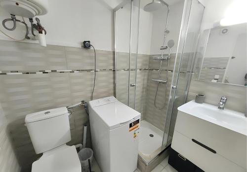ห้องน้ำ, Royal beach, Elegance & vue mer à 2 min plage (Royal beach, Elegance & vue mer a 2 min plage) in ปวงต์ ดู บู