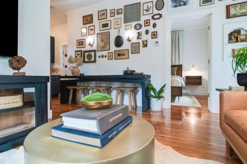 Gabriel Cottage- New, Luxury, Design, Solitude in Lafayette City Center