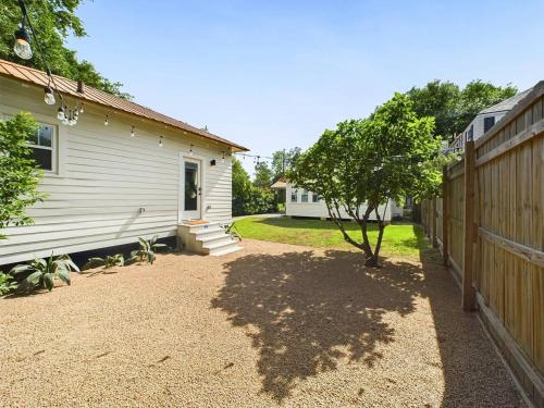 Gabriel Cottage- New, Luxury, Design, Solitude in Lafayette City Center