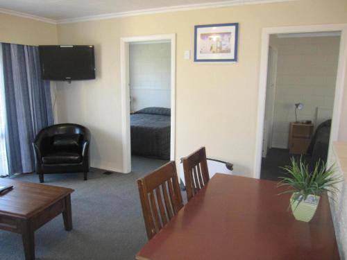 2 bedrooms, 4 beds