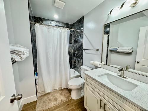 Modern Cozy APT 2-Bedrooms with Easy Parking - image 2