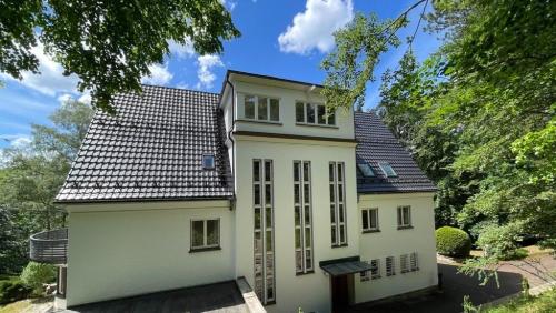 7 bedrooms, 8 beds