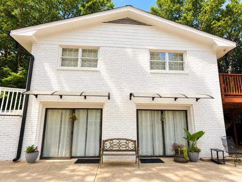 Pohled zvenku, Entire place - 2 cozy bedroom suite in Brookhaven