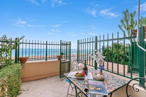 Studio Soleil, Seaview Terrace - Happy Rentals
