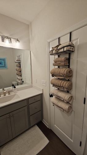 Modern Cozy Retreat in Prime Location in Peoplestown