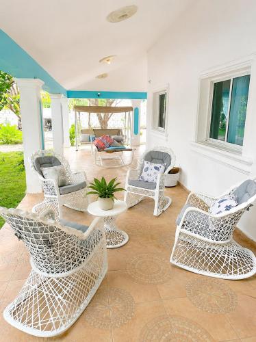 Balcony/terrace, Villa Fantasy - Casa en Playa Punta Rucia - Excursion a Cayo Arena in Punta Rucia