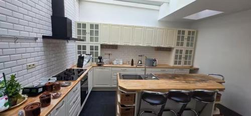 Family House 5BR House 3BA Terrace City Center