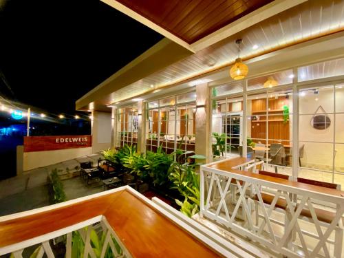 . Edelweis Syariah Near Sultan Muhammad Kaharuddin Airport