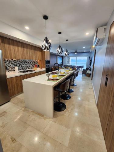 Amazing Sunsets Are Just The Beginning 3 bed 4 bath Luxury 24th Floor Oceanfront Condo