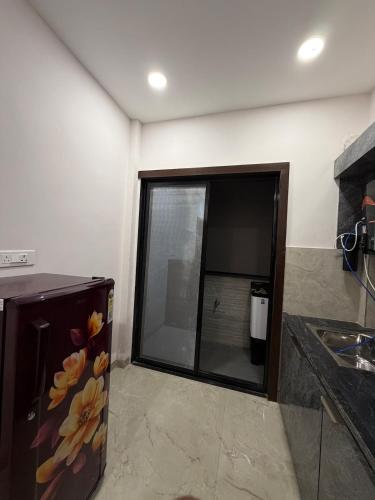 Nirvana vista cozy 1bhk Near Bombay Hospital - image 3