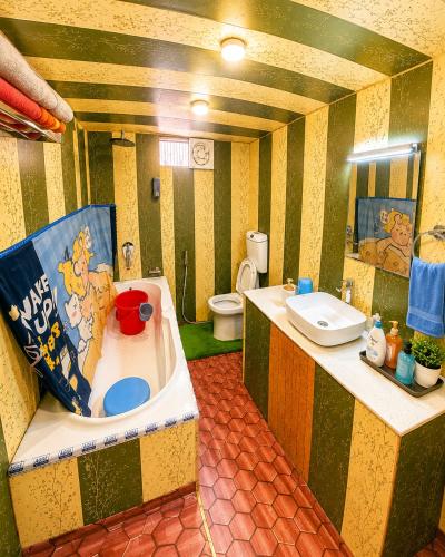 Dal lake Retreat Houseboat - image 5