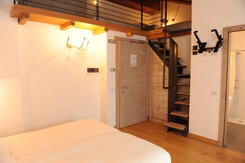 One-Bedroom Apartment - Split Level image 9