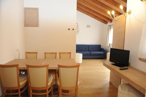 One-Bedroom Apartment - Split Level image 1