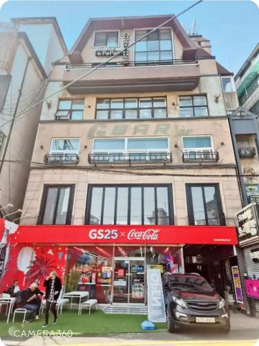 Hongdae Street - Private Guest House - Female only near Yeouido Hangang Park