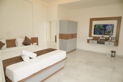 Jayesh Lodging in Ranjangaon