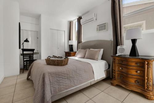 Suarez Art Stay Buena Vista Private Rooms, Free Parking