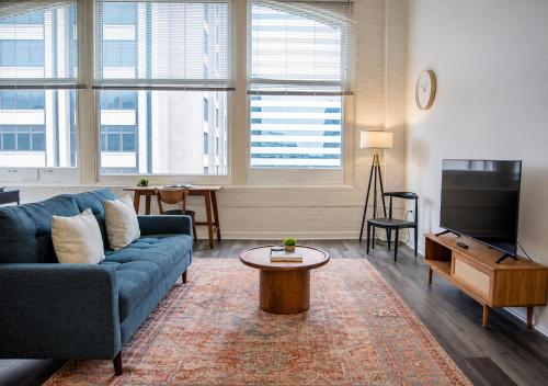 CozySuites at The Block Room Type - Three-Bedroom Standard Apartment