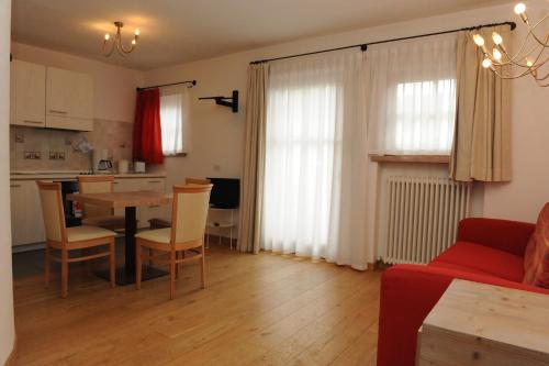 One-Bedroom Apartment image 4