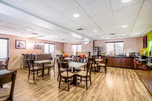 식음료(F&B), 슬립 인 앤 스위트 해리슨버그 유니버시티 근처 (Sleep Inn & Suites Harrisonburg near University) in 이스트 해리슨버그