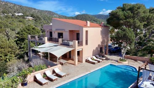 Casa en Cala Vadella con piscina y vistas al mar