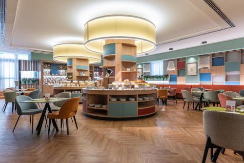 Food and beverages, Hilton Garden Inn Rome Colosseum near Arcibasilica di San Giovanni in Laterano