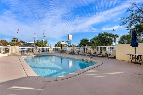 Kolam renang, Comfort Inn & Suites Panama City - St Andrew in Panama City (FL)