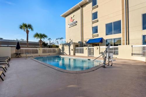 Kolam renang, Comfort Inn & Suites Panama City - St Andrew in Panama City (FL)