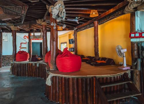 Pub/Lounge, Yellow Sun M'pay Bay Koh Rong Sanloem in Koh Rong Sanloem