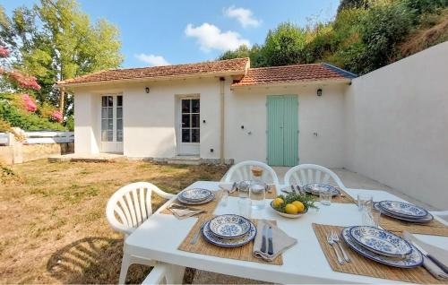 Beautiful Home In Royan With Wifi