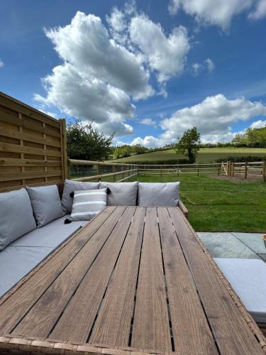 Knowle Cottage Near Stratford-upon-Avon in Wootton Wawen