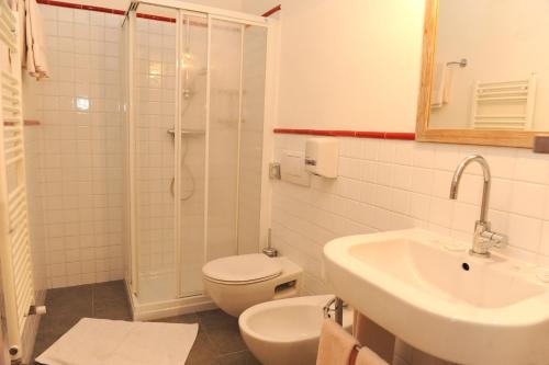 One-Bedroom Apartment image 1