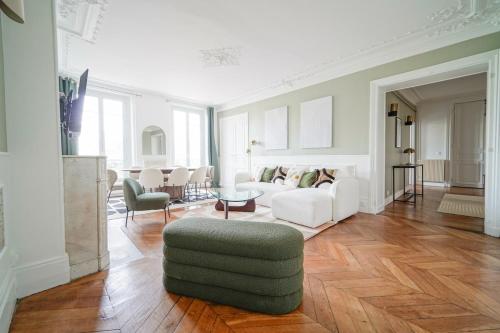 Elegant 4 BR apartment Spacious and decorated