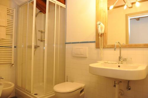 One-Bedroom Apartment - Split Level image 8