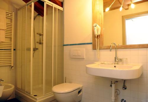 One-Bedroom Apartment - Split Level image 6
