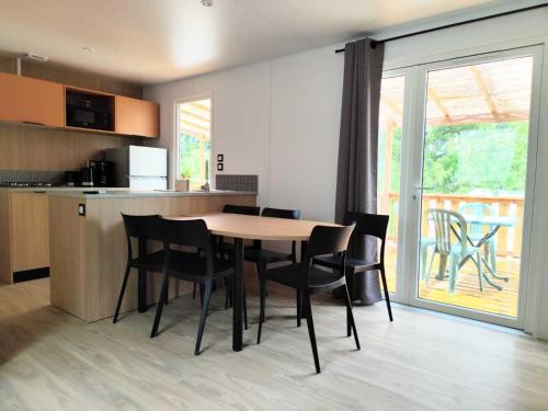 2 bedrooms, 4 beds