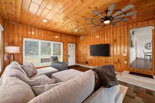Charming Farmhouse Retreat in Manchester (NY)