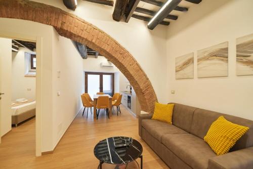 Elce - Historic Brick Arch 2BR & 2BA
