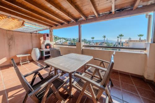 Adosada con vistas al mar y piscina comunitaria