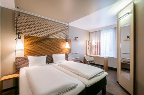 Zimmer mit 2 einzelbetten, hofblick